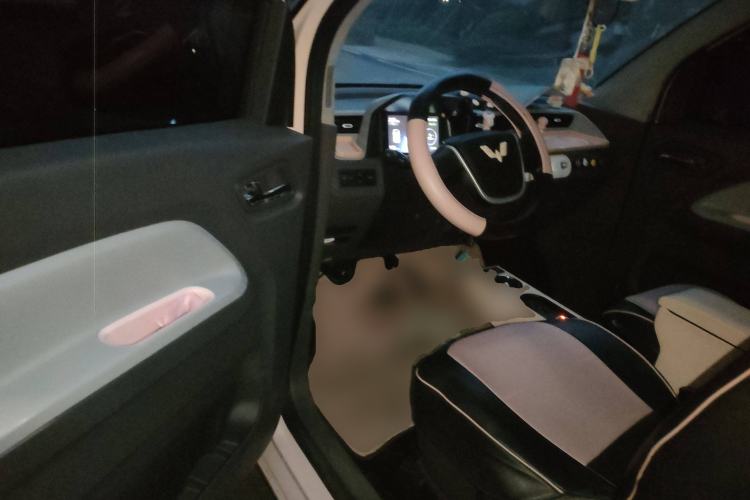 Used Wuling Hongguang MINIEV 2021 Macaron Sandwich Model 120 km Lithium Iron Phosphate
