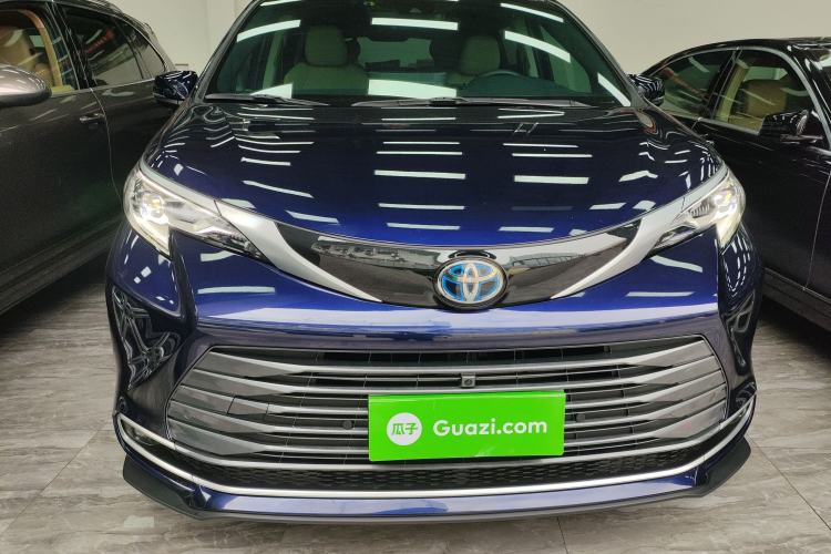 Used Toyota Sienna 2023 2.5L Hybrid Deluxe Edition
