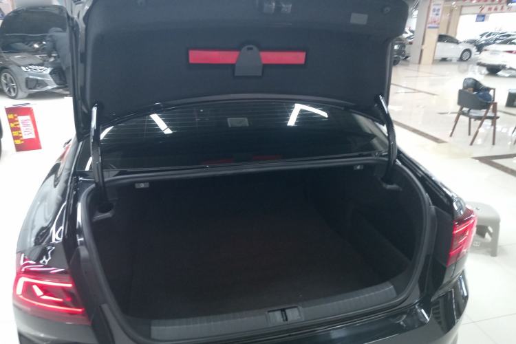 Used Volkswagen Magotan 2023 2 Million Units Limited Edition 330TSI DSG Leading Version
