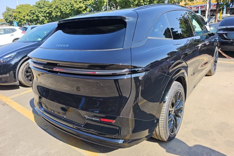 Used Zeekr 7X 2025 100 kWh Long-Range Rear-Wheel Drive with Intelligent Driving Features
