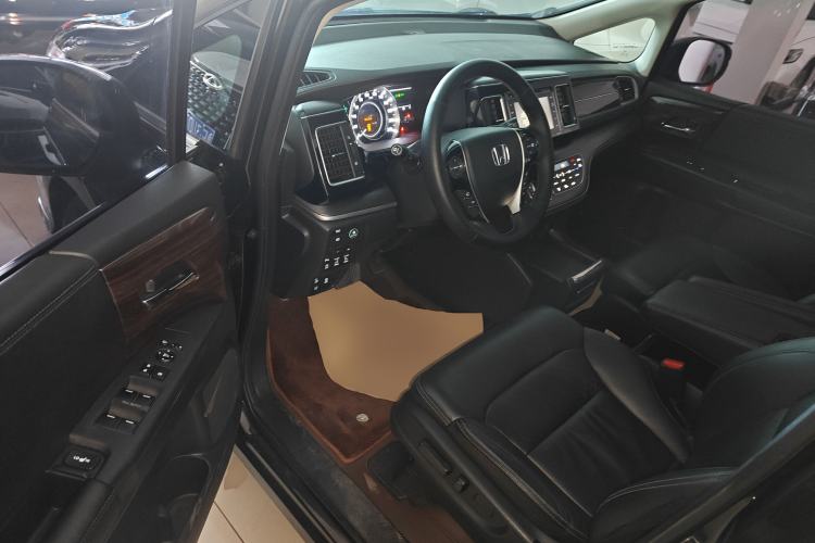 Used Honda Elysion 2016 2.4L Supreme Edition
