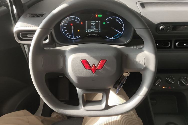 Used Wuling Hongguang New Energy 2025 Extended-Range Hybrid 50 km Utility Version
