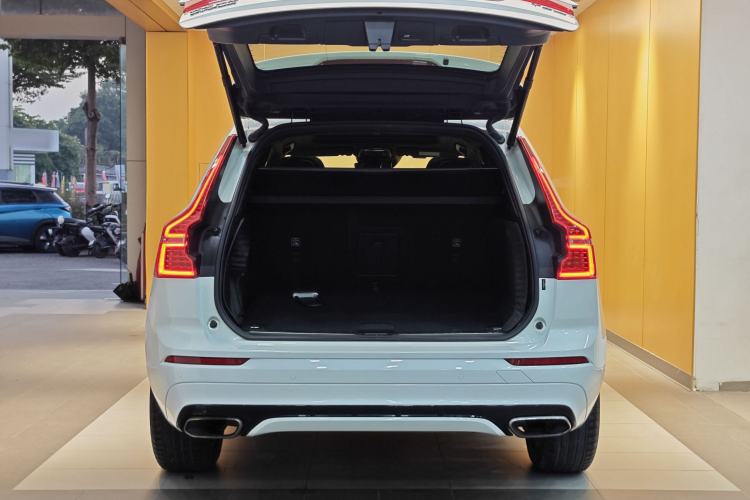 Used Volvo XC60 2019 T5 4x4 Smart & Dynamic Sport Edition China VI Standard