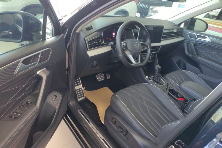 Used Volkswagen Tiguan L 2022 330TSI Automatic Two-Wheel Drive R-Line Enhanced Edition
