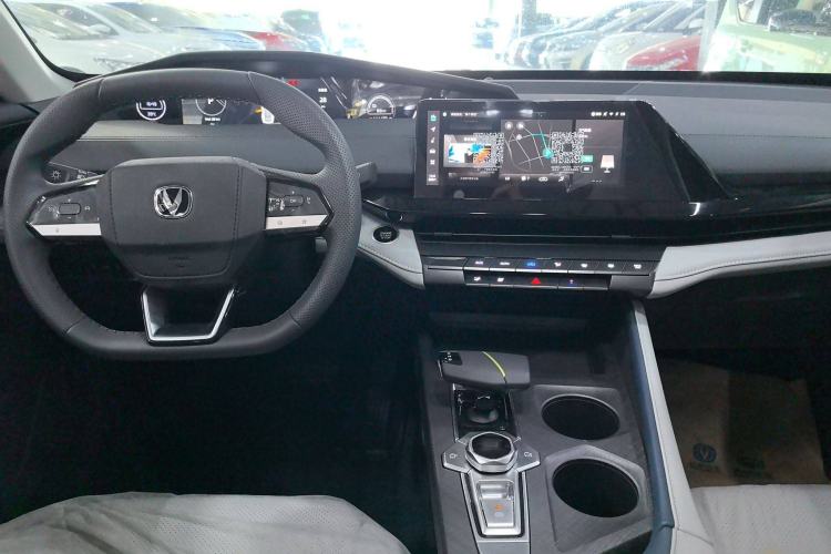 Used Changan UNI-V iDD 2023 ZhiDian iDD 1.5T 113km Smart & Fun Version
