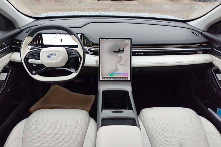 Used Geely Galaxy L6 2023 125km Starship