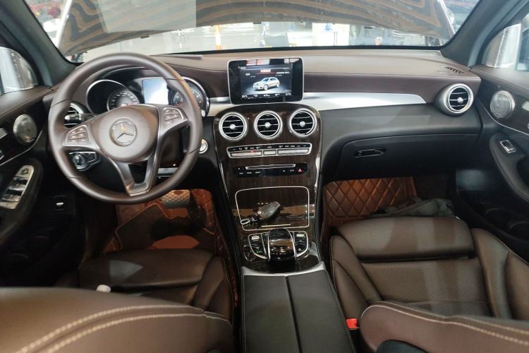 Used Mercedes-Benz GLC 2019 GLC 260 4MATIC Luxury Model