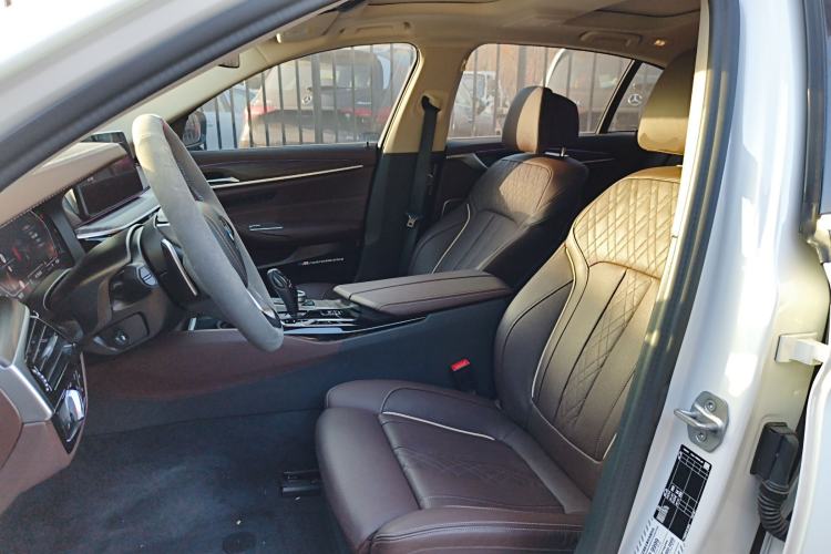 Used BMW 5 Series 2022 Second Facelift 530Li Luxury Edition Premium Package
