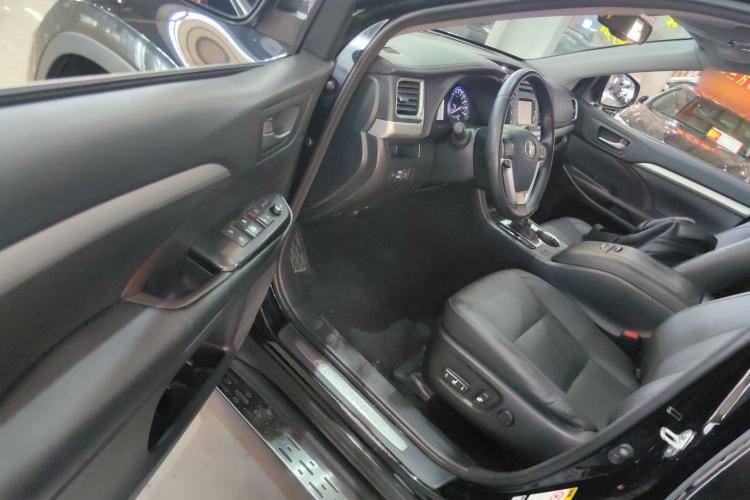 Used Toyota Highlander 2017 2.0T Four-Wheel Drive Luxury Edition 7 Seats