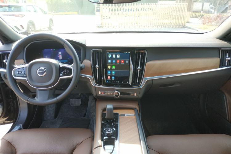 Used Volvo S90 2025 B5 Zhiyi Luxury Edition
