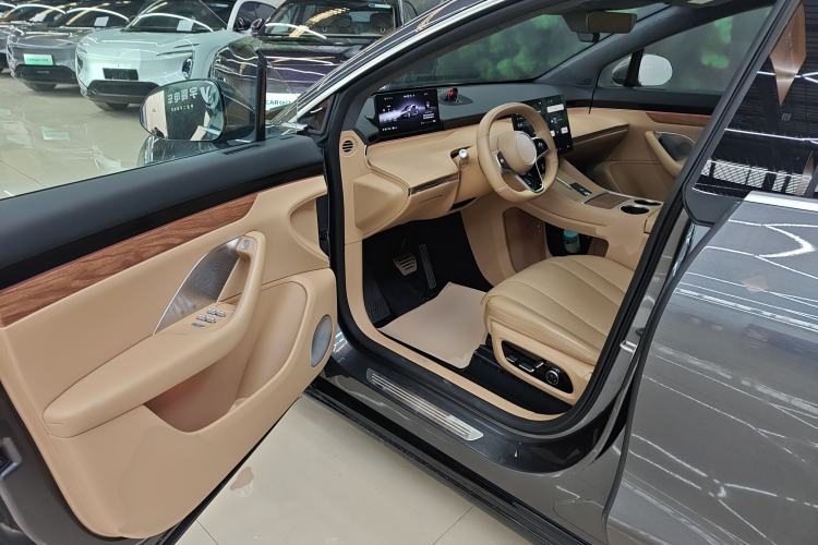 Used Hima Luxeed R7 2024 All-Electric 802 km Max
