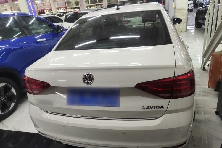 Used Volkswagen Lavida 2017 1.6L Automatic Comfort Edition
