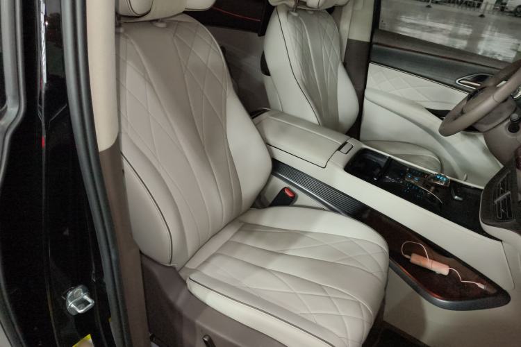 Used Denza D9 2024 DM-i 980 Four-Wheel Drive Flagship Model