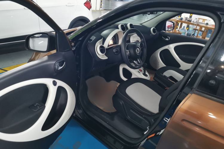 Used  forfour 2016 1.0L 52 kW Passion Edition
