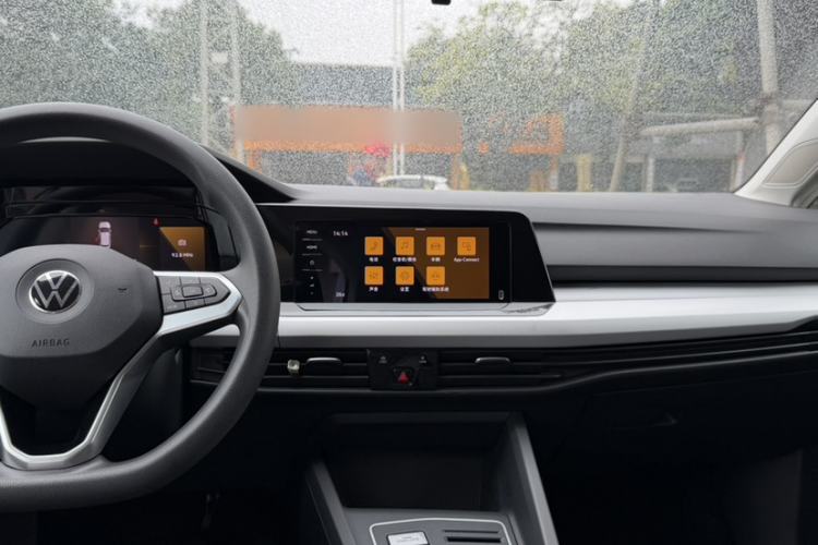 Used Volkswagen Golf 2021 200TSI DSG
