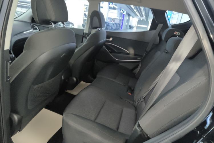 Used Hyundai Santa Fe 2013 2.4L Automatic 4x4 Comfort Edition
