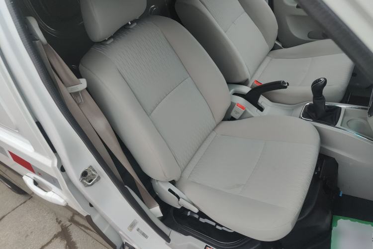 Used Jinbei New Hiace X30L 2024 Champion Edition Van 2/5 Seats Front-Mounted Air Conditioning