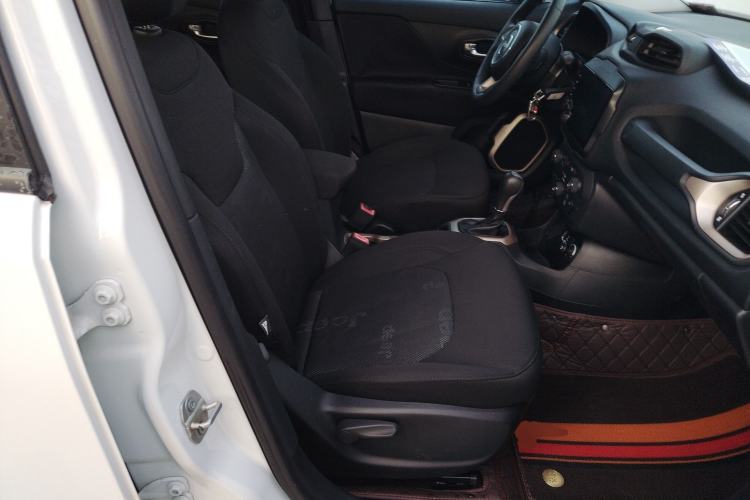 Used  Renegade 2018 Connected Large Screen Version 180T Automatic Kinetic Edition+