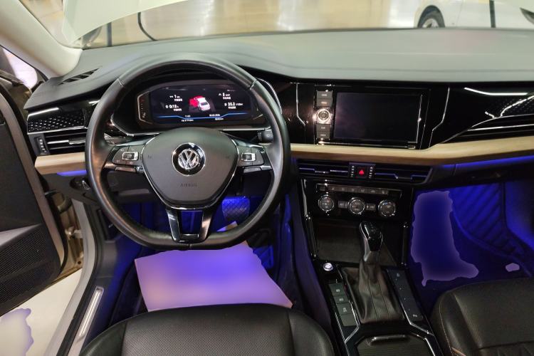 Used Volkswagen Passat 2019 330TSI Luxury Edition China VI Standard
