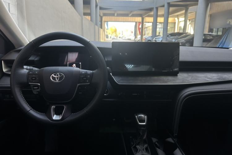 Used Toyota Camry 2024 Dual-Motor 2.0 HGVP Luxury Edition
