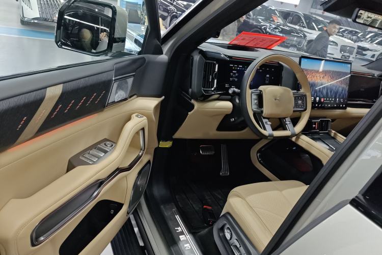 Used  Leopard 8 2025 Smart & Brave Flagship Edition 7 Seats
