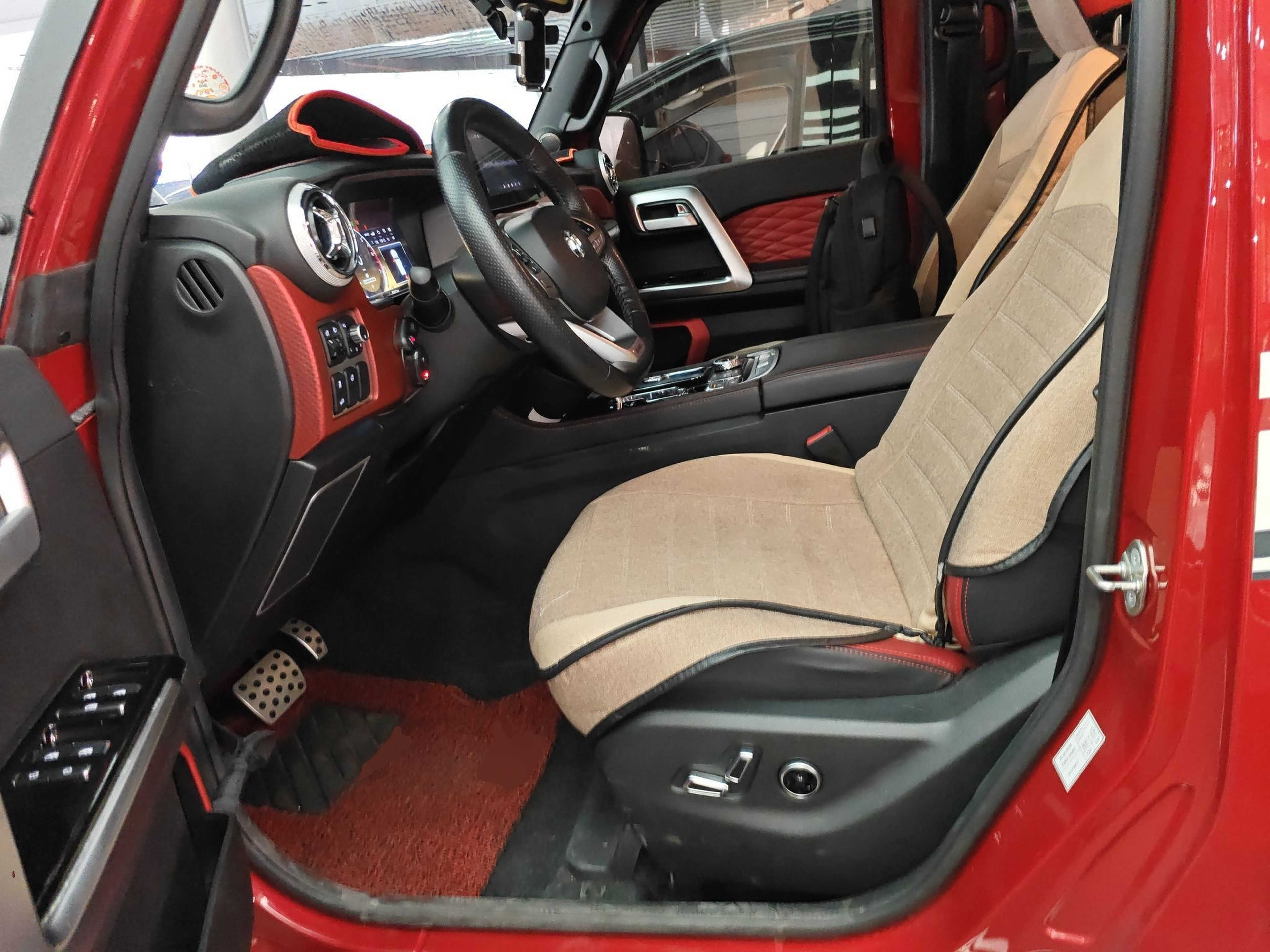 المقاعد الأمامية داخل السيارة