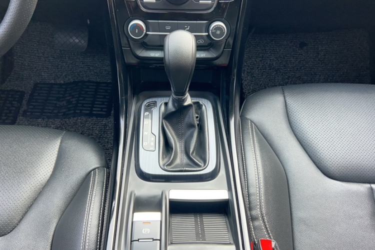 Used JMC Yusheng S330 2016 1.5L GTDi Automatic Two-Wheel Drive Prestige Edition
