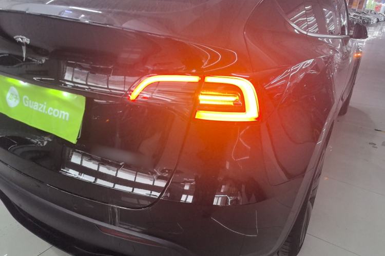 Used Tesla Model Y 2023 Long-Range All-Wheel-Drive Version
