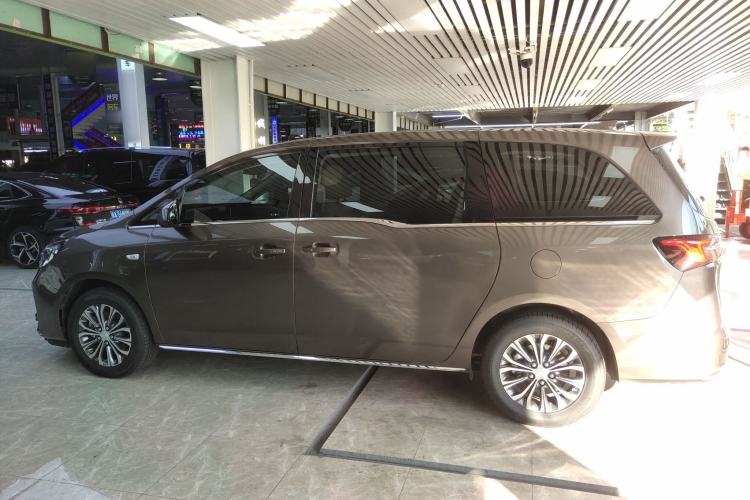 Used Buick GL8 2023 Land Executive Class Smart Enjoyment Model
