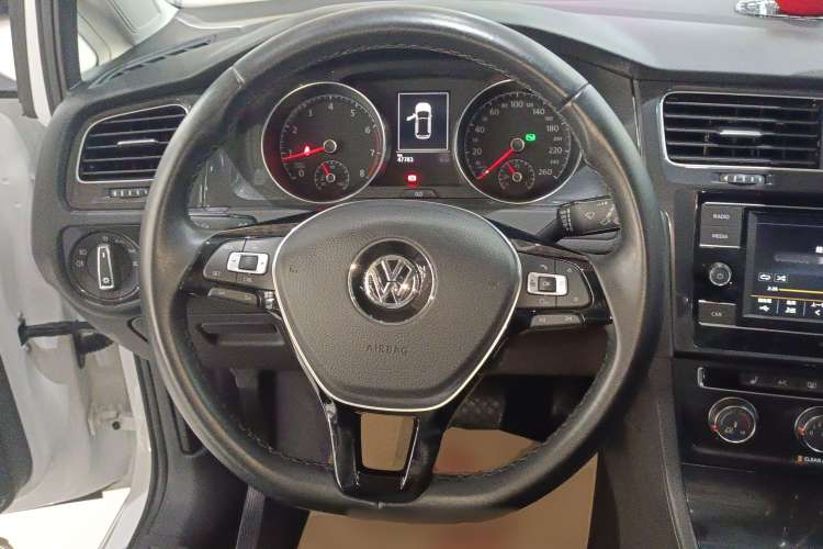 Used Volkswagen Golf 2018 230TSI Automatic Luxury Version
