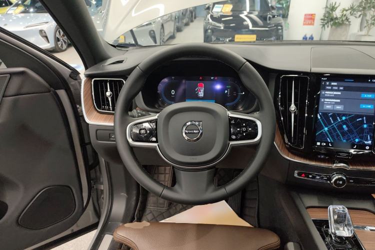 Used Volvo XC60 New Energy 2025 Plug-in Hybrid Long-Range All-Wheel Drive Smart & Luxurious Edition