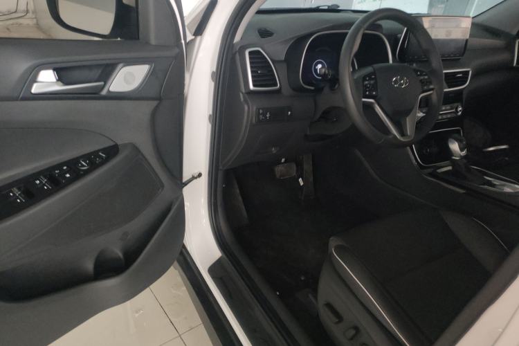 Used Hyundai Tucson 2019 280TGDi Dual-Clutch Two-Wheel Drive Fashion Edition China V Standard

