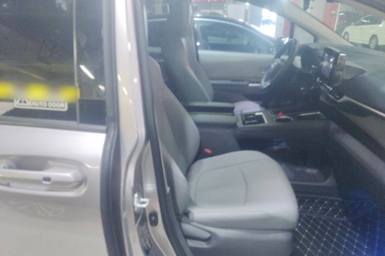 Used Toyota Sienna 2023 2.5L Hybrid Comfort Edition
