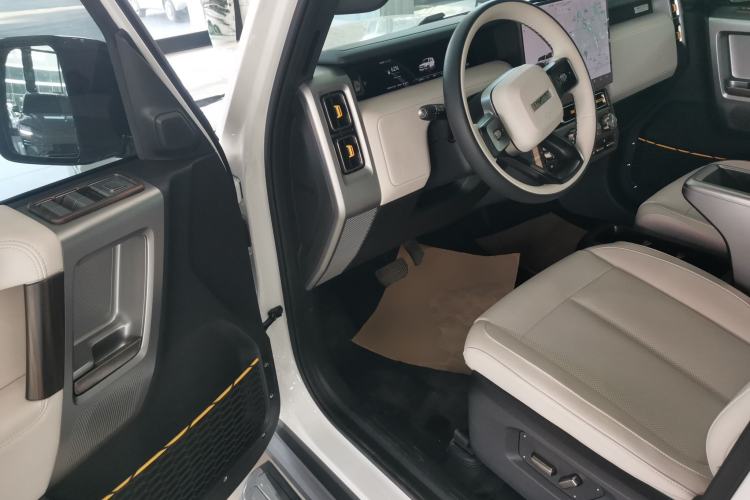 Used  V23 2025 401 Two-Wheel Drive Advanced Edition
