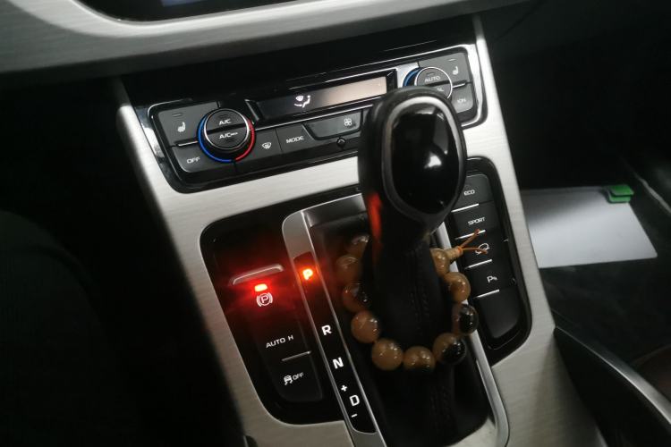 Used Geely Auto Emgrand X7 Sport 2018 1.8TD Automatic Two-Wheel Drive ZhiZun Model with 4G Connectivity