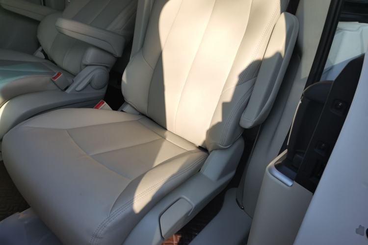 Used Buick GL8 2023 Land Executive Class Comfort Model