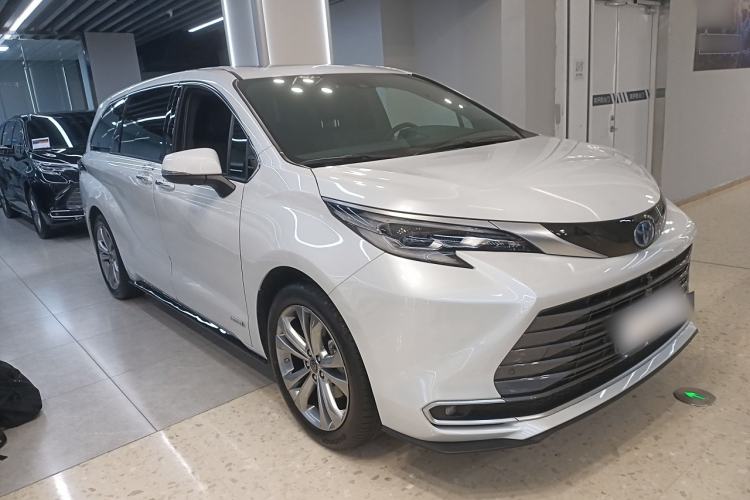 Used Toyota Sienna 2023 2.5L Hybrid Deluxe Edition

