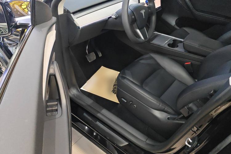 Used Tesla Model Y 2023 Rear-Wheel-Drive Version
