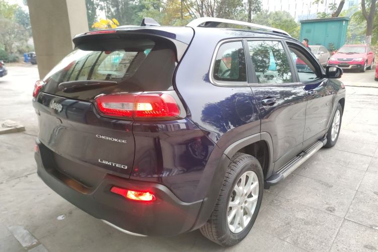 Used  Cherokee 2017 2.0L Superior Edition