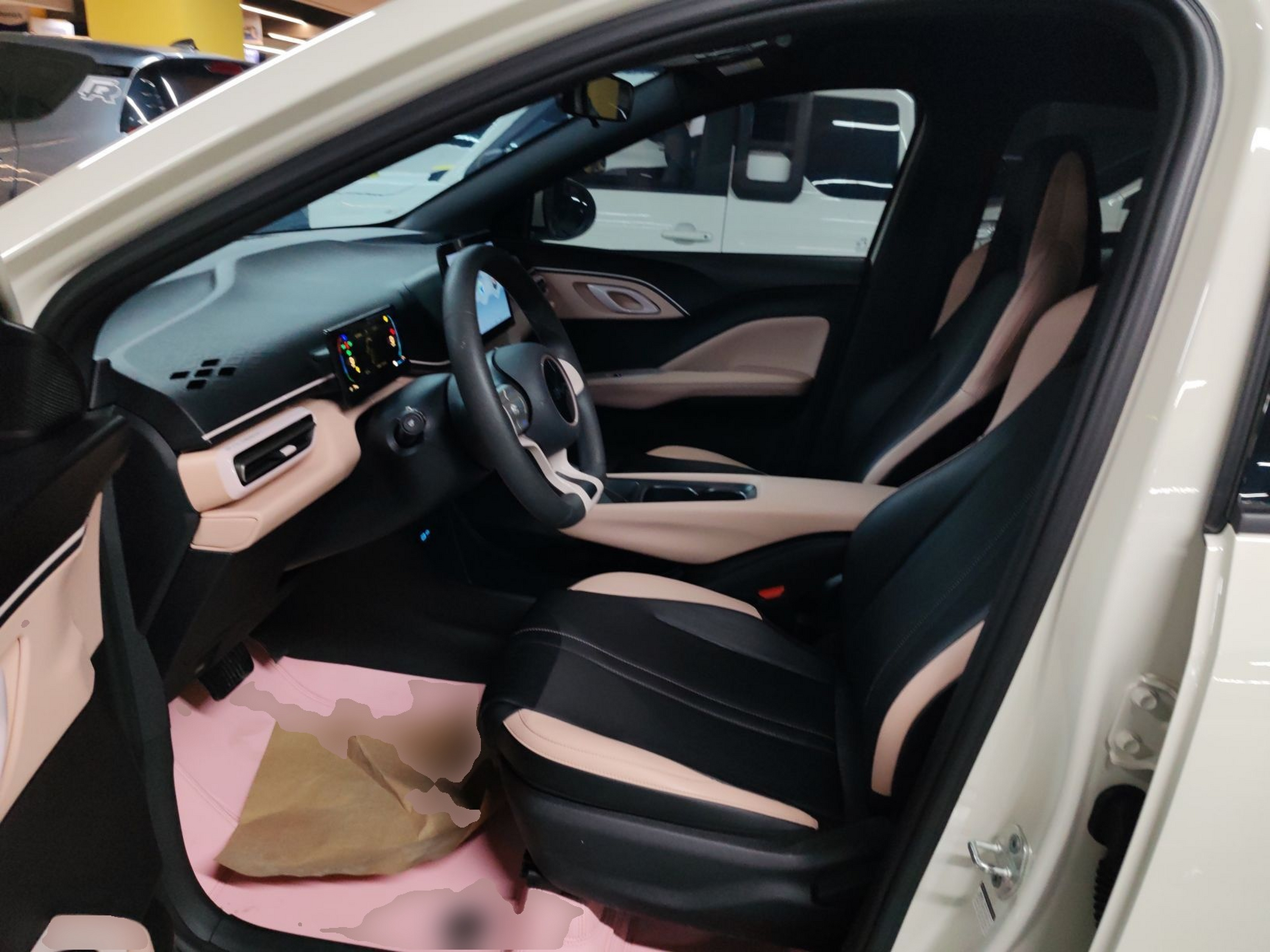 المقاعد الأمامية داخل السيارة