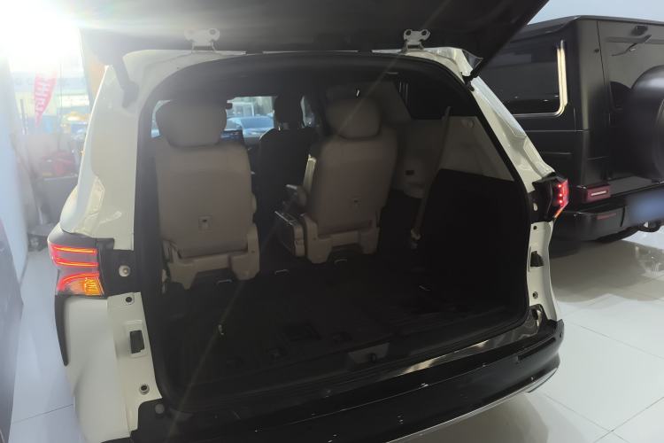 Used Toyota Sienna 2023 2.5L Hybrid Deluxe Edition