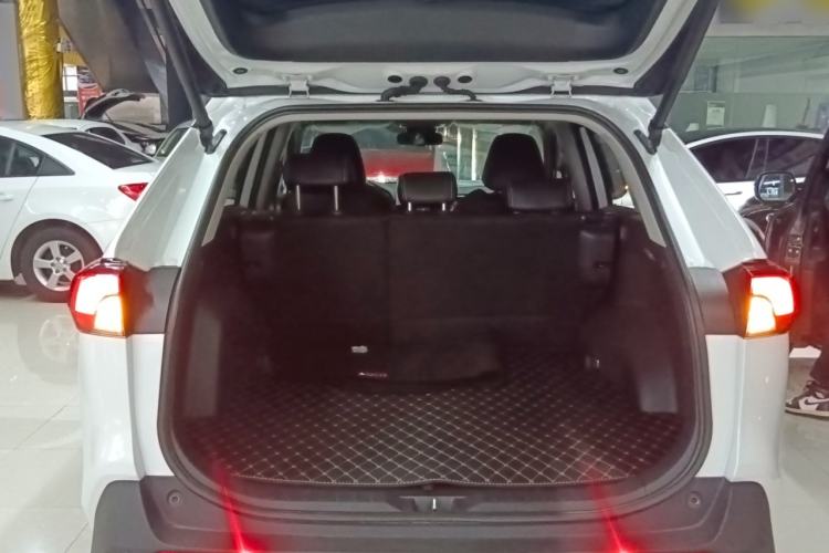 Used Toyota RAV4 2022 2.0L CVT 4x4 Fashion Edition
