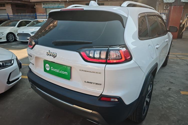 Used  Cherokee 2019 2.0T Four-Wheel Drive Explorer Edition China V
