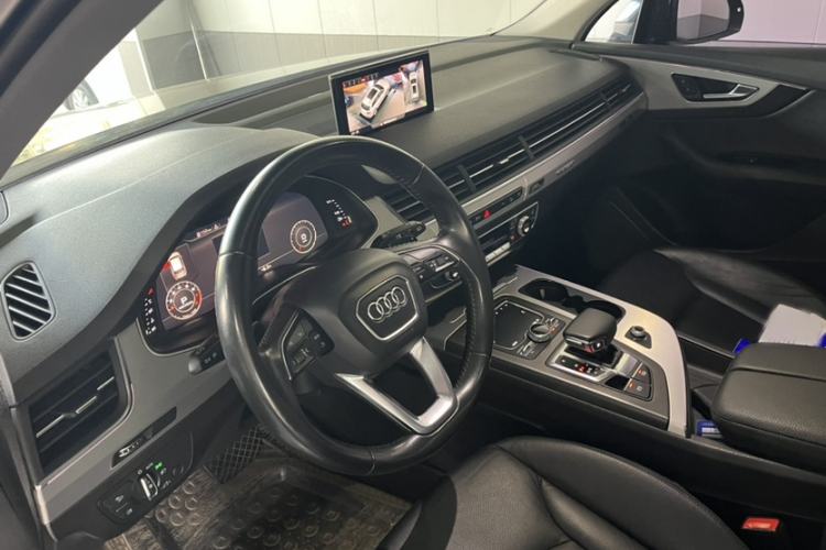 Used Audi Q7 2018 40 TFSI Comfort Model
