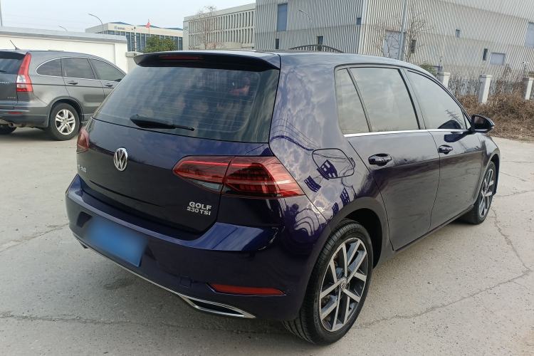Used Volkswagen Golf 2018 230TSI Automatic Luxury Version

