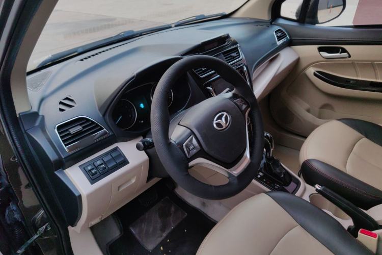 Used FAW Yingzhi 737 2016 1.5L CVT Luxury Navigation Edition
