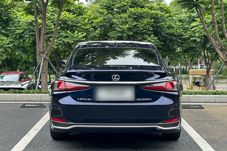 Used Lexus ES 2022 300h Excellence Edition
