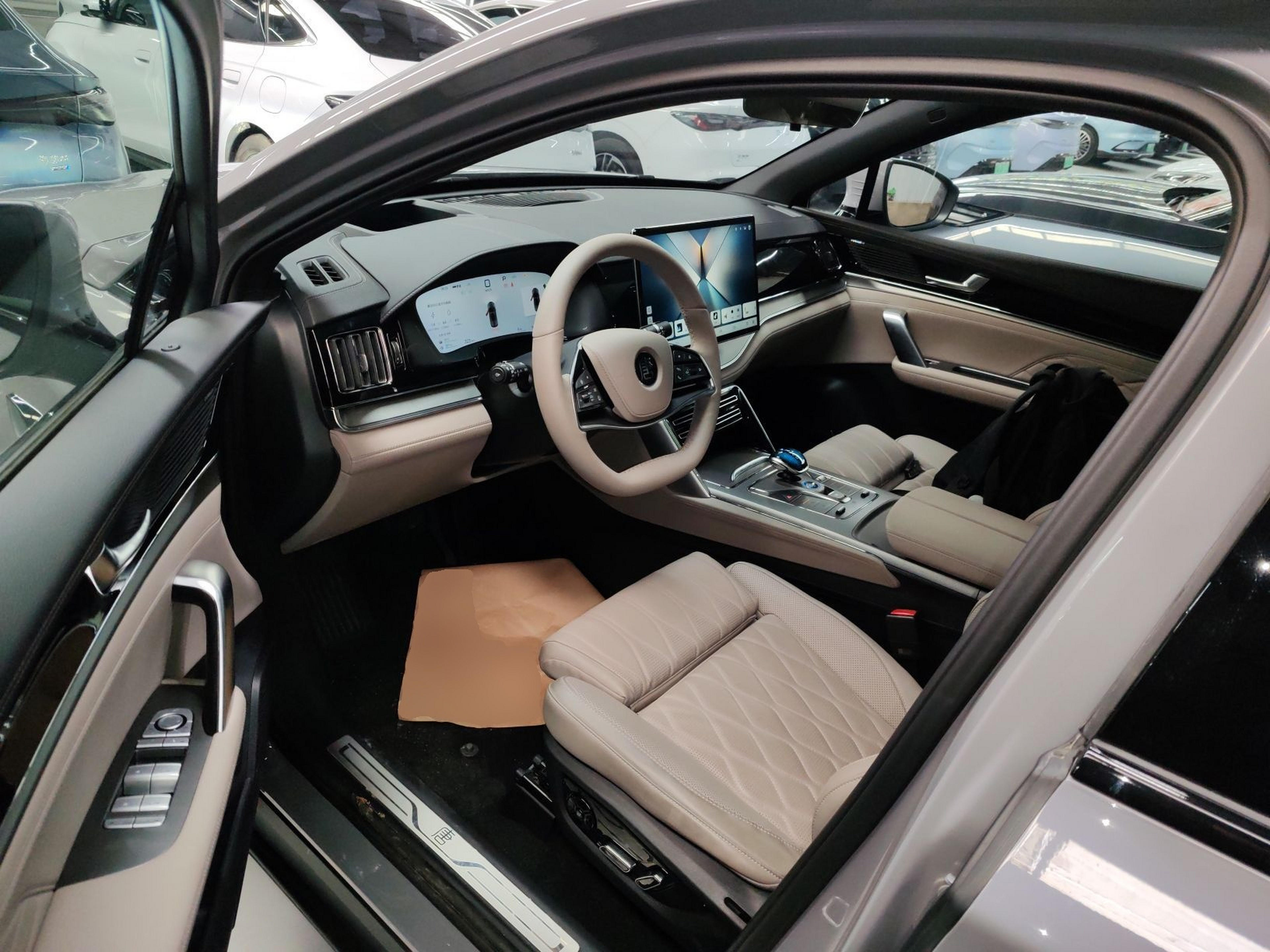 Переднее сиденье в автомобиле