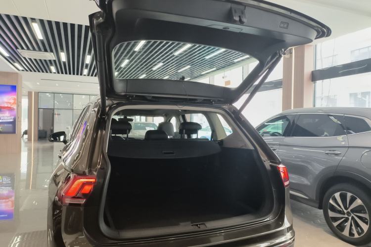 Used Volkswagen Tiguan L 2019 330TSI Automatic Two-Wheel Drive Smart Luxury Version China V Emission Standard
