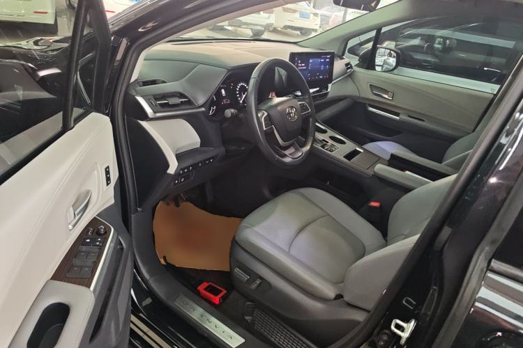 Used Toyota Granvia 2023 2.5L Hybrid Prestige PLUS Edition
